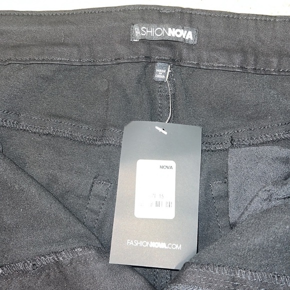 FASHION NOVA - Never worn black distressed jeans - Picture 10 of 12